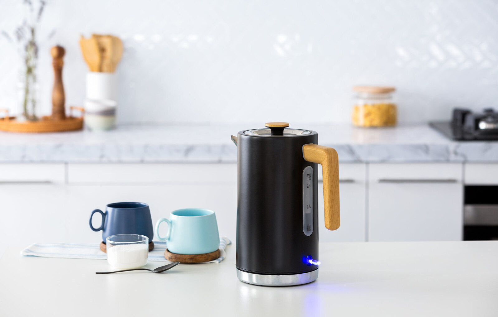 1.7L Kitchen Kettle in Black w/ Wood Accents - 0