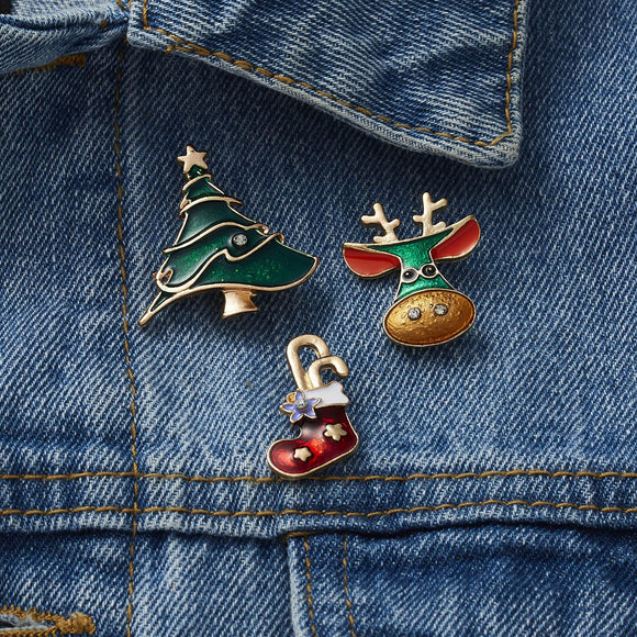 3 Piece Red Green Enamel Christmas Brooch Pins Set - Gold Alloy Festive Lapel Badges with Snowflake, Bell and Gift Box Design, Holiday Jewellery for Suits, Jackets, Bags and Gifts